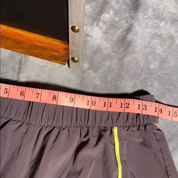 💚 3 for $15 💚 - Under Armour Semi Fitted Heat Gear Shorts size Small - Picture 4 of 16